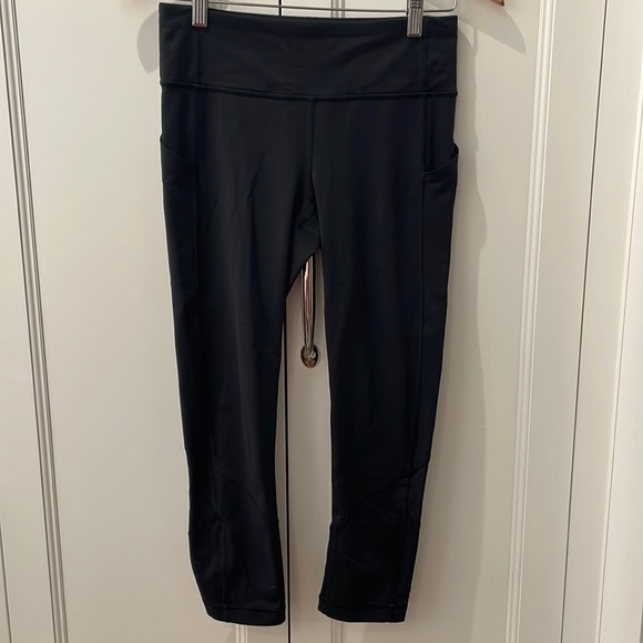 Lululemon Black Leggings Pockets—Great Fabric and Fit Excellent Condition 6 ***